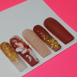 Elegant Brown and Gold Nail Set